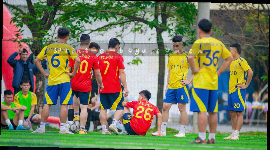 三部设备轮廓与换网页版通道的操作步骤连接示意，画面中不包含真实手机号